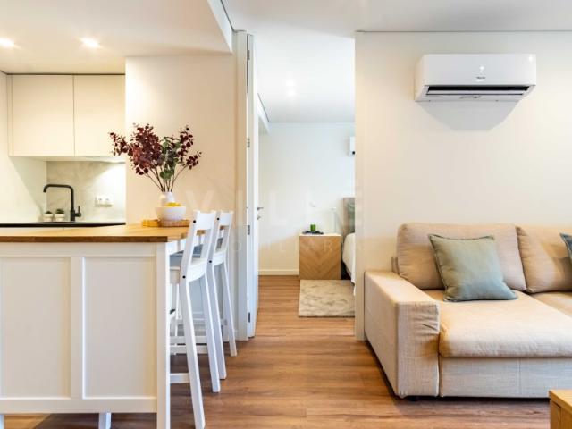 Apartamento T1 Transformado em T2 | Condomínio Fechado com Piscina, Ginásio e Coworking | Amial