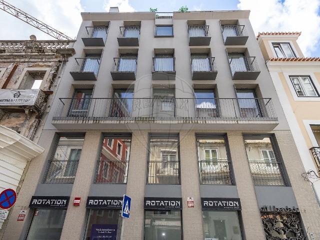Apartamento T1 a estrar, na Rua do Salitre