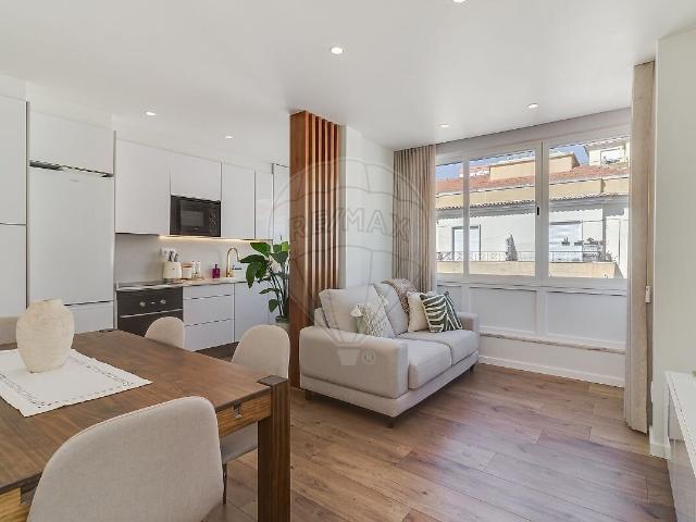 Apartamento T1 à venda em Mina de Água, Amadora RE/MAX Portugal