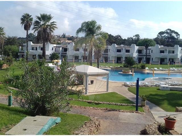 Apartamento T1 à venda em Alpouvar