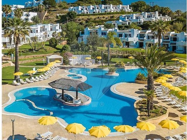 Apartamento T1 à venda em Alpouvar