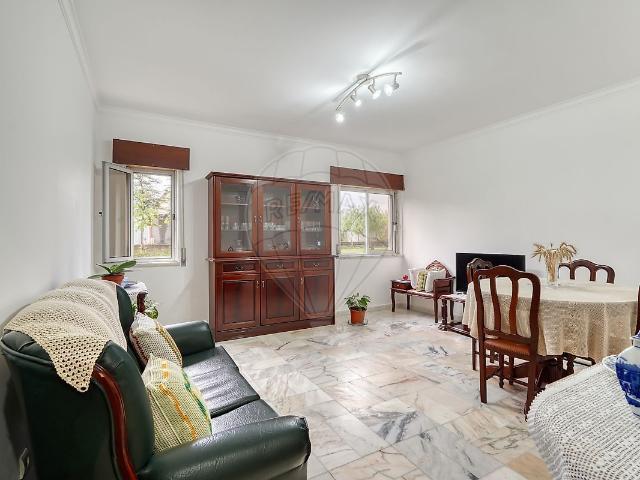 Apartamento T1 à venda em Carregado e Cadafais, Alenquer RE/MAX Portugal