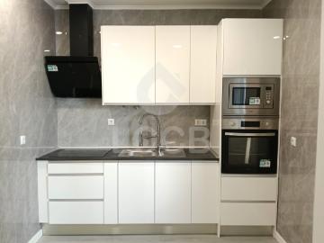 Apartamento T1 à venda, remodelado, Avenida Santos Mattos, centro da Amadora