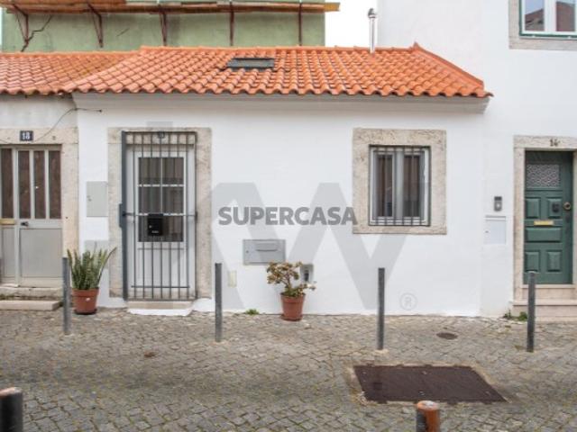 Moradia T1 Ajuda. Onde a Tradição se cruza com o Design