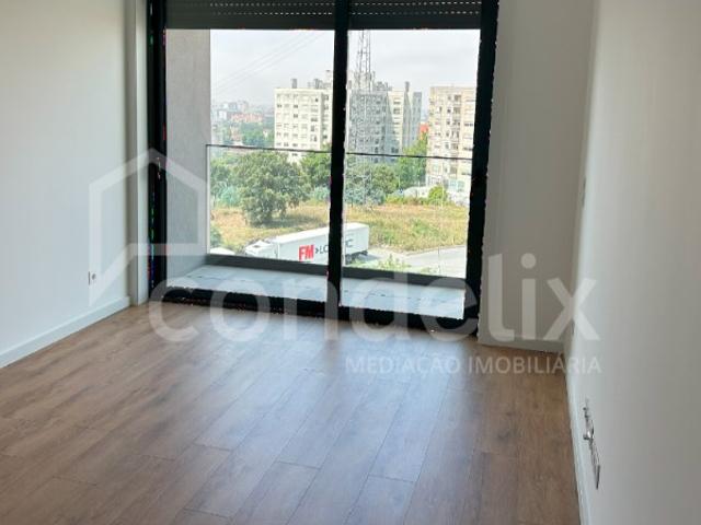 Apartamento T1 ao H S. João, em Pedrouços