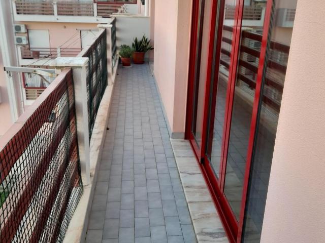Apartamento T1 amplo, totalmente mobilado, com varandas e excelente luminosidade. Disponível para arrendamento sazonal. Ideal para quem procura conforto, funcionalidade e uma estadia tranquila
