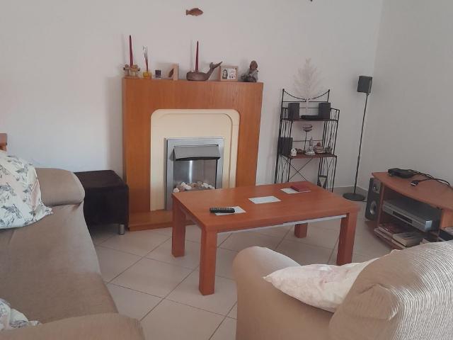 Apartamento T1 amplo, totalmente mobilado, com varandas e excelente luminosidade. Disponível para arrendamento sazonal. Ideal para quem procura conforto, funcionalidade e uma estadia tranquila
