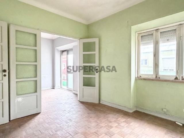 Apartamento T1 c/ potencial para transformar em T2 Moscavide