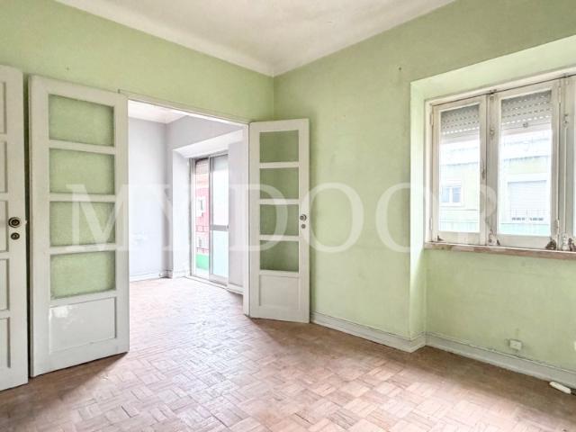 Apartamento T1 c/ potencial para transformar em T2 Moscavide