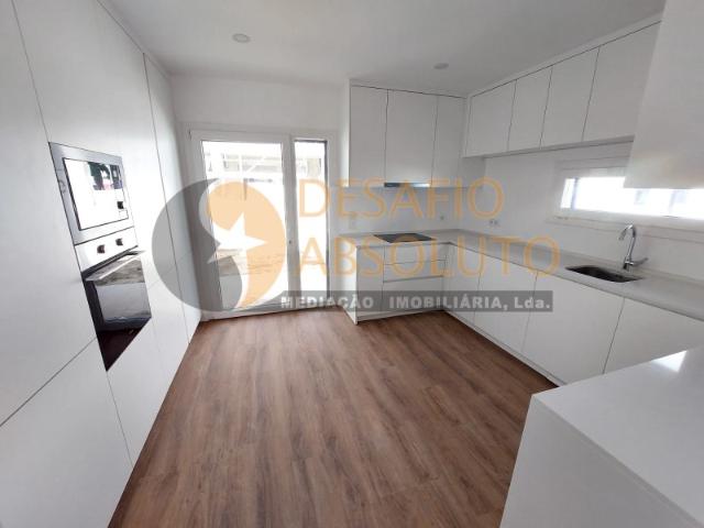 Apartamento T1 c/ Terraço e Parqueamento, Pinhal do General Fernão Ferro