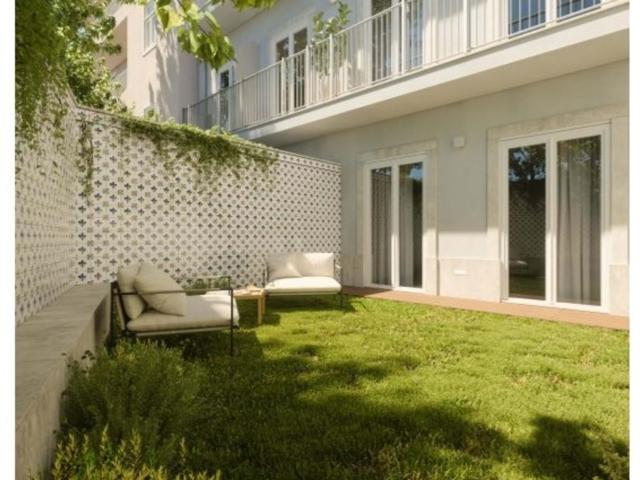 Apartamento T1 c/ Terraço no Edifício Sousa Martins I Lisboa