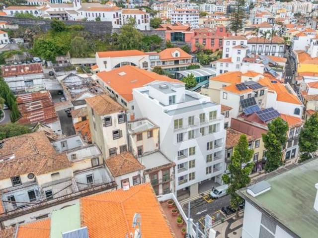 Apartamento T1 Centro do Funchal situado no Ultimo Andar na Rua da Carreira