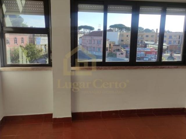 Apartamento t1 centro de Santana Sesimbra