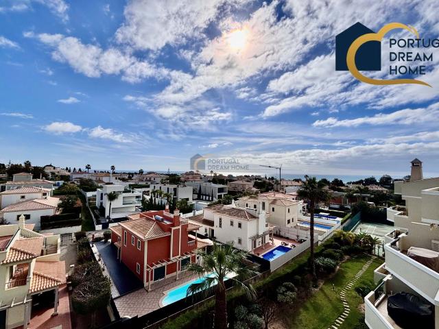 Penthouse Duplex T1 com 3 divisões adicionais, amplo terraço e vista mar – Vila Rosal, São Rafael, Albufeira