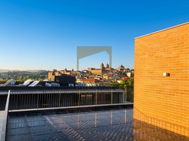 Fantástico T1 com 2 Frentes, Terraço, Totalmente Mobilado e Equipado no Guimaflats Residence
