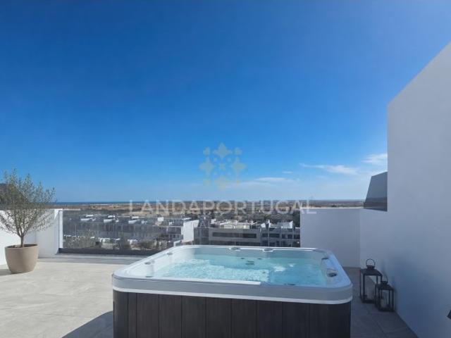 Apartamento T1 com amplo terraço e piscina para arrendamento anual em Tavira
