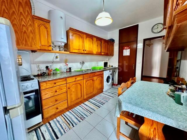 Apartamento T1, com área bruta privativa de 106 m2, localizado em Miranda do Corvo
