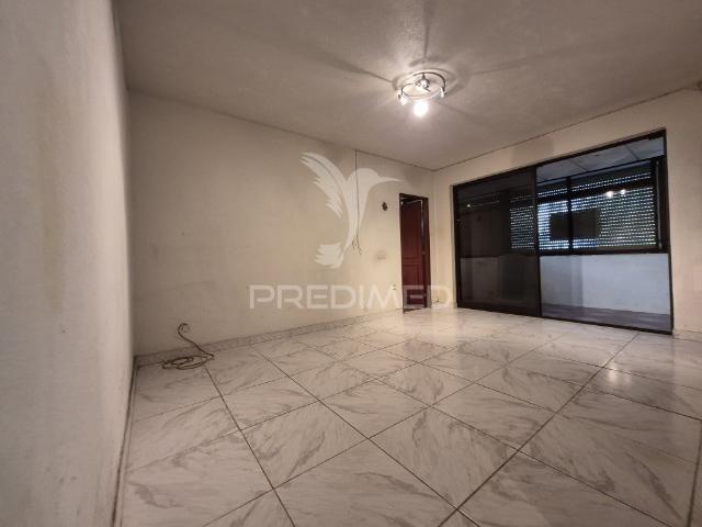 Apartamento T1 com Boas Áreas no Centro de Massamá