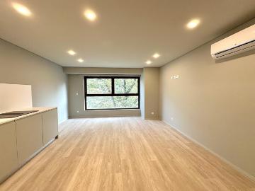 Apartamento T1 com garagem e arrecadação em palacete renovad. 75m² Santo António