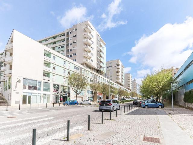 Apartamento T1 com Garagem e Arrecadação no Condomínio São Gonçalo para arrendamento – Alta de Lisboa