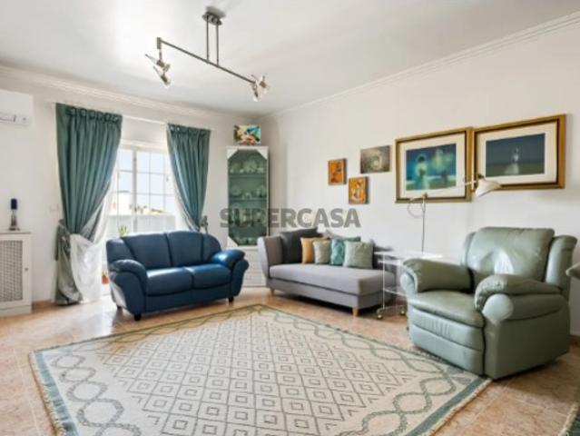 Apartamento T1 com garagem e arrecadação no Casal de São Brás, Amadora