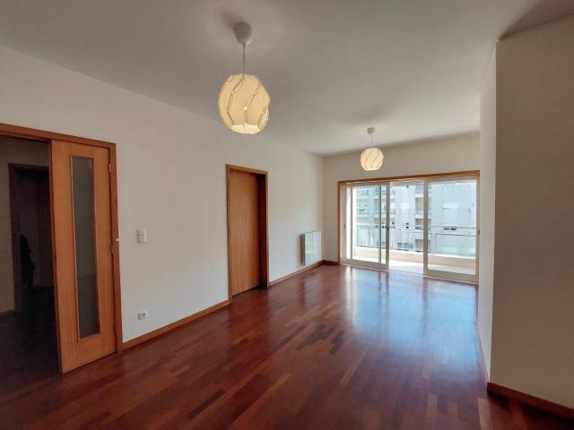 Apartamento T1, com garagem e arrumos, em Matosinhos Sul