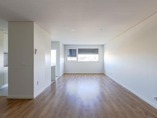 Apartamento T1 com Garagem em Campanhã