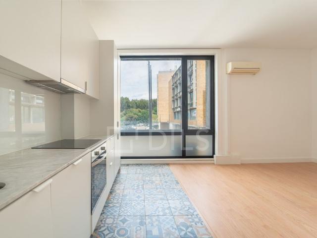 Apartamento T1 com garagem em Leça da Palmeira