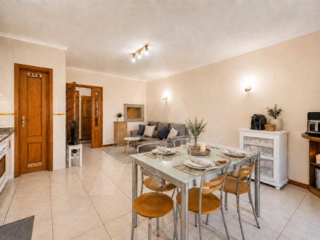 Apartamento T1 com garagem fechada na Praia da Barra!