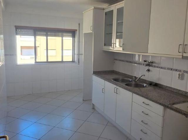 Apartamento T1 com garagem fechada em Lamaçães
