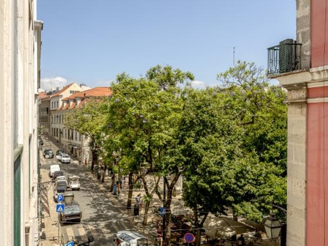 Apartamento T1 com estacionamento no Largo do Carmo