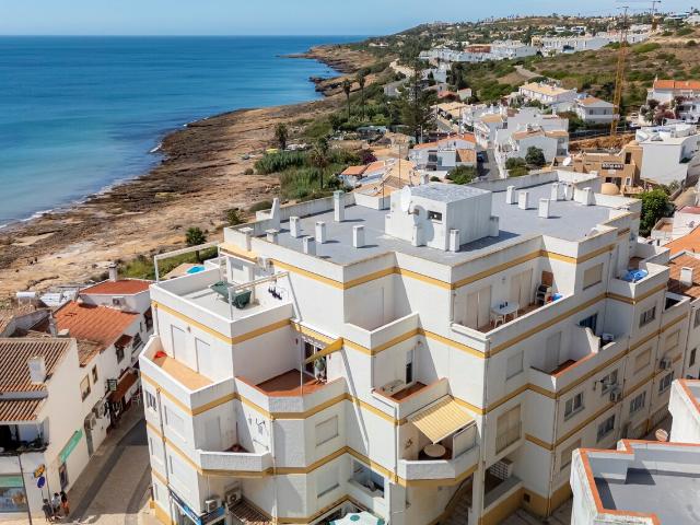 Apartamento T1 com Fantástica Vista sobre a Baía da Luz