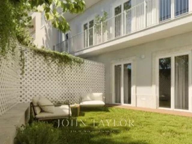 Apartamento T1 com jardim nas Avenidas Novas