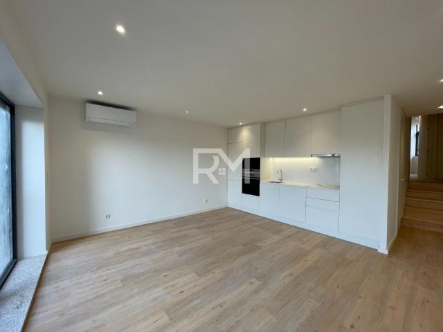 APARTAMENTO T1 COM JARDIM CORUJEIRA