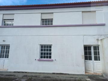 Apartamento T1 com Logradouro. Calheta de São Jorge