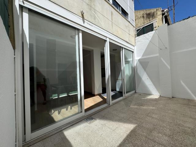 Apartamento T1 com logradouro em Algés | Mobilado e equipado para arrendamento
