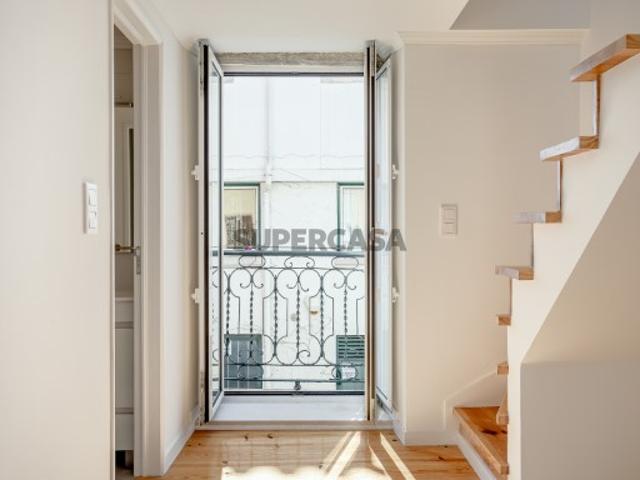 Apartamento T1 com luz natural e zona central, na Misericórdia, Lisboa