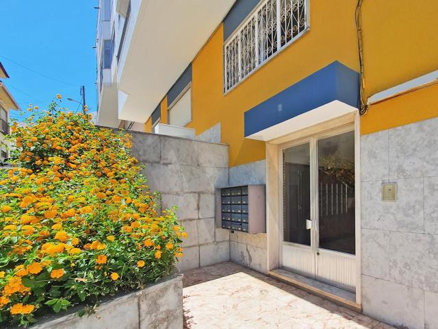 Apartamento T1 com Lugar de Garagem a 2 Minutos da Praia da Poça – Estoril