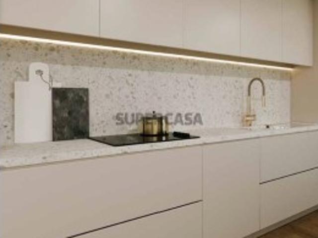 Apartamento T1 com Lugares de Garagem em Esgueira
