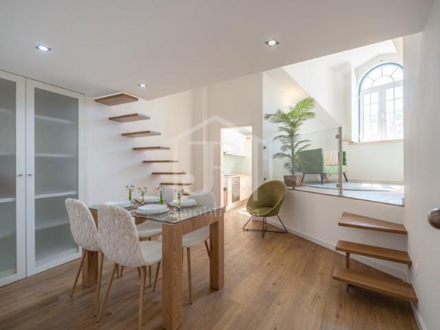 Apartamento T1 com mezanino localizado junto à Universidade de Coimbra