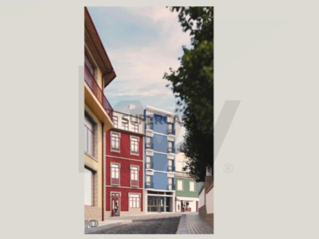 Apartamento T1 com mezzanine e varanda no coração do Porto