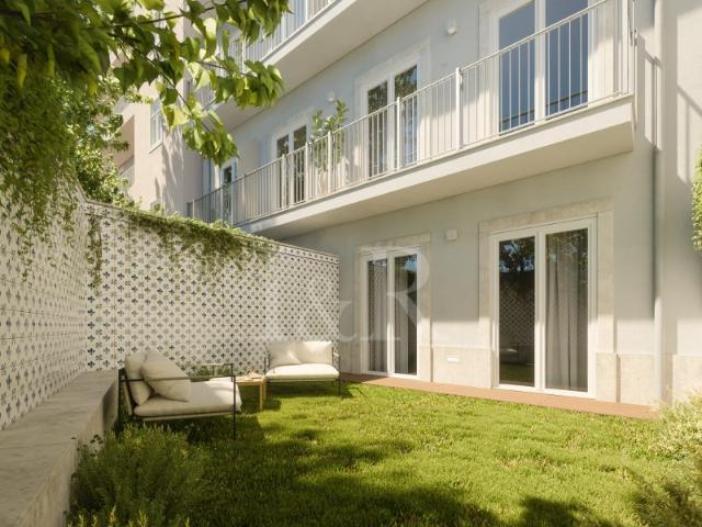 Apartamento T1 com pátio exterior junto ao Marquês Pombal, Lisboa