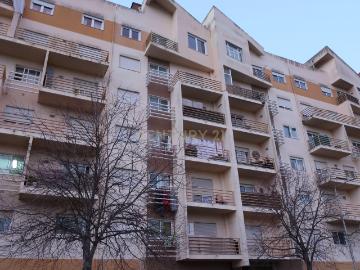 Apartamento T1 com Parqueamento Cavaleira
