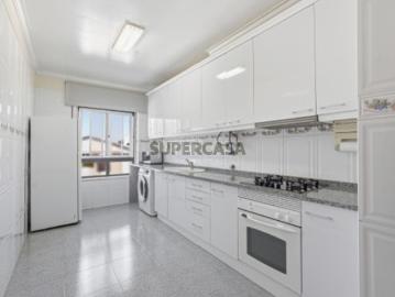 Apartamento T1 com Parqueamento e Arrecadação | Ramada, Odivelas