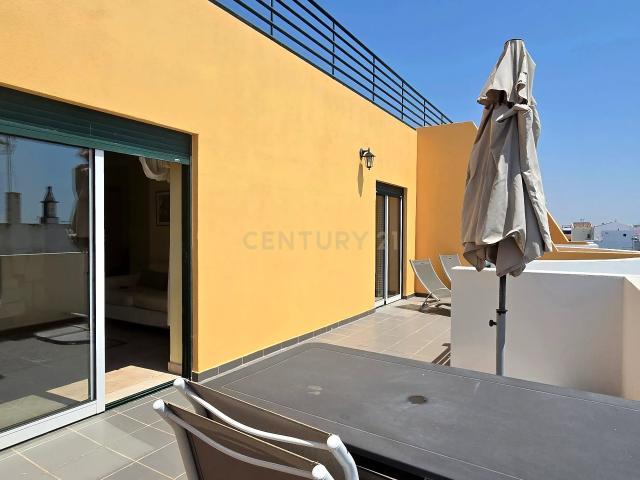 Apartamento T1 com Piscina, Terraço e Garagem | Arrendamento Anual | Santa Luzia, Tavira