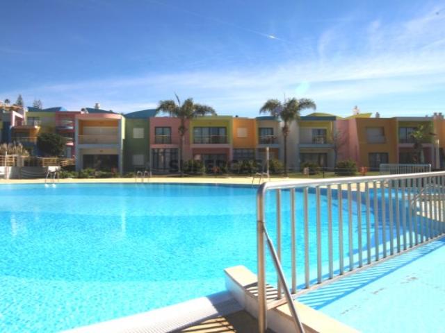 Apartamento T1 com piscina em Albufeira, junto à marina, perto da praia