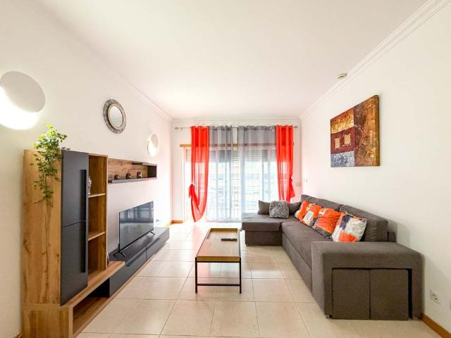Apartamento T1 com piscina para arrendamento anual em Portimão