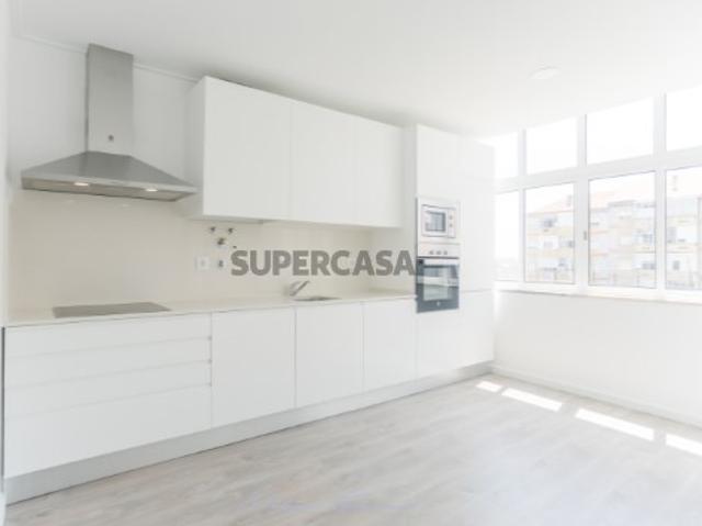 Apartamento T1 com Quintal, Totalmente Remodelado | Barreiro