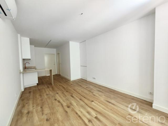 Apartamento T1 com quintal a estrear, junto à Avenida da Liberdade
