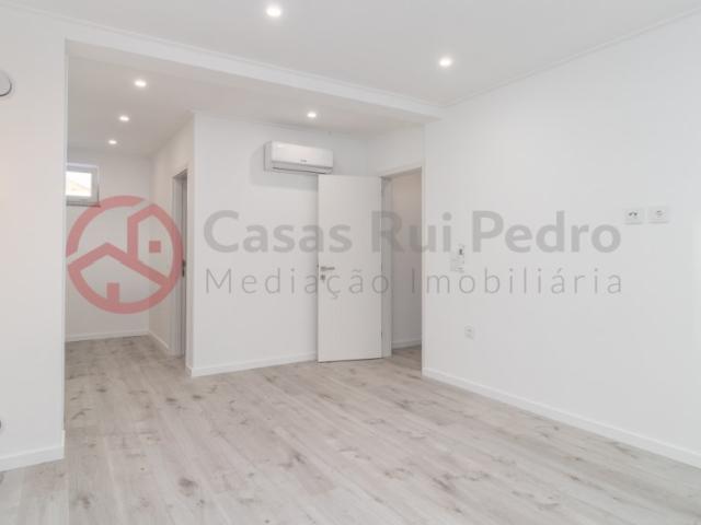 Apartamento T1 com Quintal, Barreiro